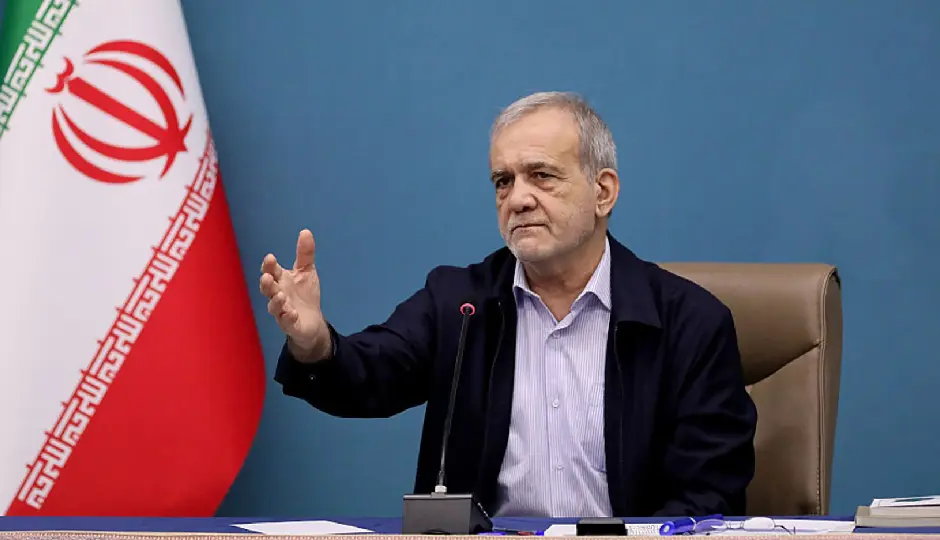 ट्रंप की डेडलाइन पर ईरान ने किया कड़ा पलटवार – 1.4 करोड़ ईरानी तैयार, राष्ट्रपति पेजेश्कियन बोले- 'मैं भी कुर्बानी देने को तैयार'