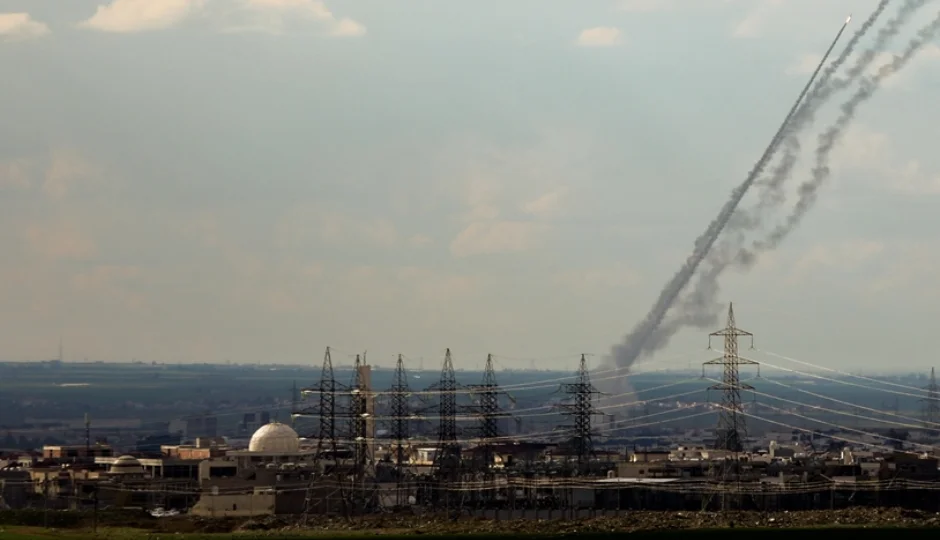 ईरान के जवाबी हमलों से धधक उठा मिडिल ईस्ट, अमेरिका ने नागरिकों को दी तुरंत निकलने की सलाह