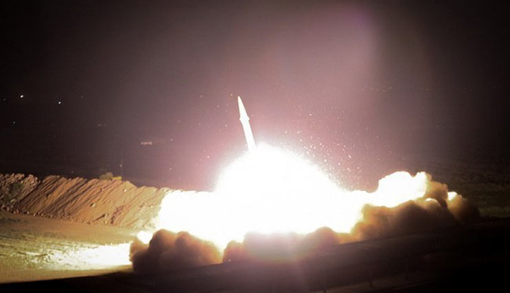 ईरान ने किया अमेरिकी एयरबेस पर हमला, दागी एक दर्जन से ज्यादा बैलिस्टिक  मिसाइलें