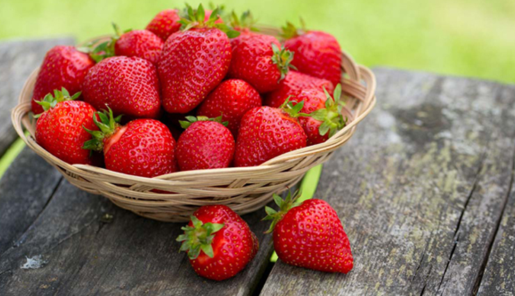 iron rich foods,healthy foods,Health tips,fitness tips,dates,dried apricot,strawberry,raspberry,prune