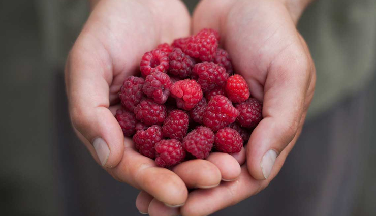 iron rich foods,healthy foods,Health tips,fitness tips,dates,dried apricot,strawberry,raspberry,prune