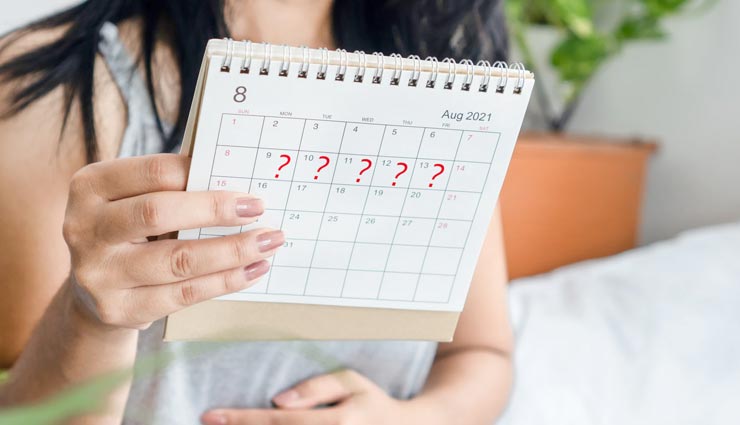 अनियमित पीरियड्स की समस्या से निजात पाने के लिए करें इन 8 चीजों का सेवन