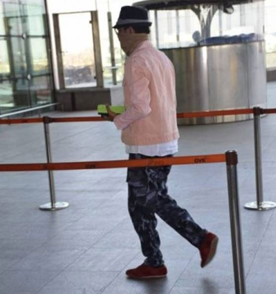 irrfan khan,irrfan khan latest,irrfan khan news,irrfan khan back to mumbai,cancer treatment