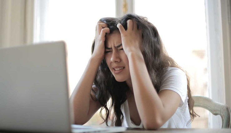 late-night eating health issues,health problems from eating at night,risks of eating late at night,negative effects of late-night meals,late-night dining health consequences,health risks of late-night eating habits,eating late and health problems,late-night meals and health issues,late-night snacking health risks,consequences of eating late for health