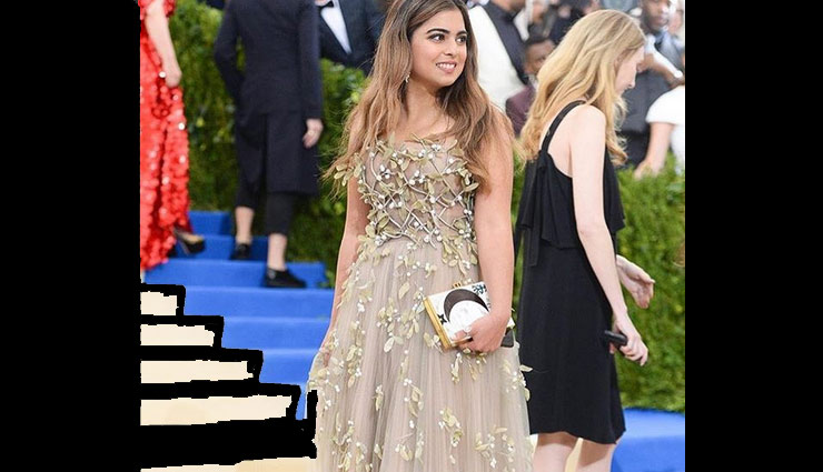 mukesh ambani,neeta ambani,isha ambani,ajio fashion,bollywod debut,bollywood producer