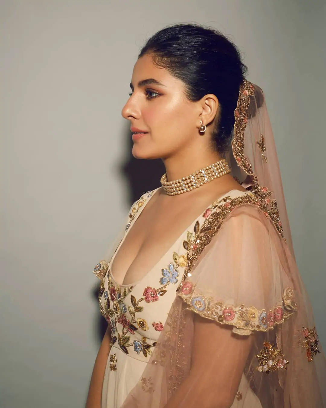 isha talwar,munna tripathi,mirzapur 2,isha talwar hot  photos,isha talwar hot pics,isha talwar instagram pics,madhuri yadav hot photos,web series mirzapur 2,amazon prime