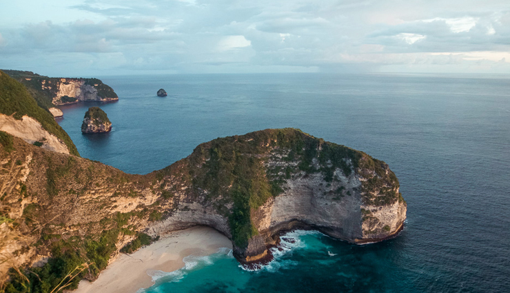 belitung,lombok,gili islands,flores,komodo island,padar,bali,nusa islands,mentawai islands,weh island,bintan island,island,islands in indonesia,indonesia