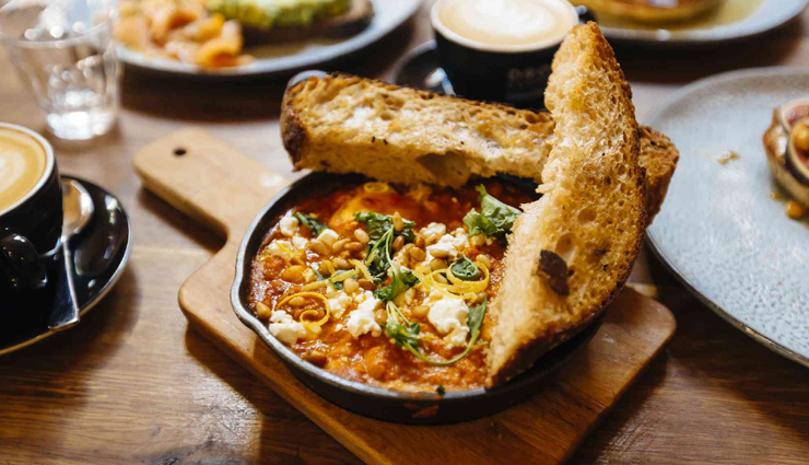 israel,famous dishes in israel,israel cuisine,shakshuka,jachnun,malawach,knafeh,israeli breakfast