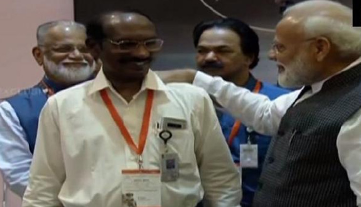 चंद्रयान से संपर्क टूटा पर ISRO के ऐतिहासिक कदम पर हर भारतीय ने कहा- आप पर देश को गर्व 