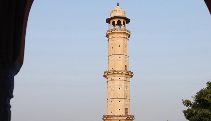 qutub minar,travel qutub minar,famous tall tower,delhi,holidays,travel guide,travel tips