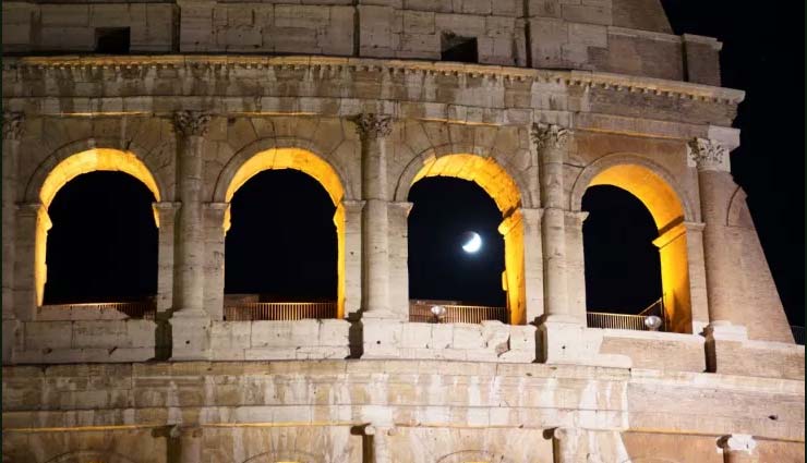 149 साल बाद दुनिया एक महासंयोग की गवाह बनी, कई देशों में दिखा चंद्रग्रहण, देखे अद्भुत तस्वीरें lunar eclipse 2019,partial lunar eclipse,guru purnima,chandra grahan,jyotish,astrology,what is lunar eclipse,about luna eclipse in hindi,weird story,weird news