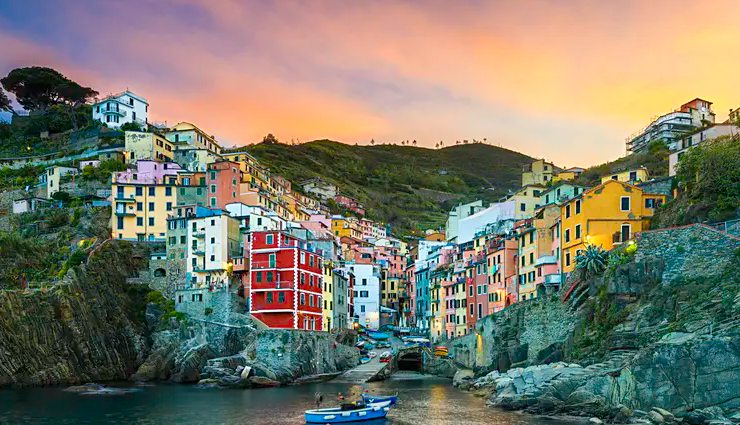 italy,places to visit in italy,colosseum,the grand canal,venice,pompeii,cinque terre,amalfi coast