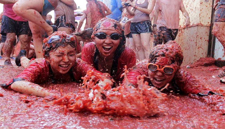 holi celebration,holi in foreign