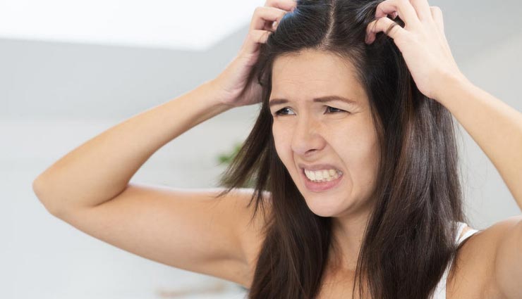 पसीना बनता है सर में खुजली की बड़ी वजह, ये उपाय दिलाएँगे आपको राहत