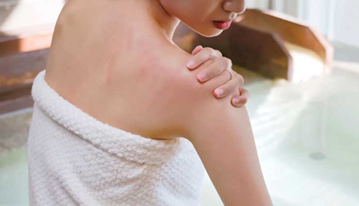 रिमझिम फुहारों में दिखे खिली-खिली और जवां, अपनाएं ये आसान तरीके skin care tips during monsoon,monsoon skin care routine,how to take care of skin in rainy season,best skin care practices for monsoon,monsoon season beauty tips,rainy season skin care tips,protecting skin during monsoon,natural skin care in monsoon,tips for glowing skin in rainy weather,monsoon skincare essentials