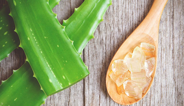 coconut oil,tea tree oil with carrier oil,baking soda,lemon juice,aloe vera,itchy scalp,home remedies to treat itchy scalp,scalp care tips,beauty tips,hair care tips