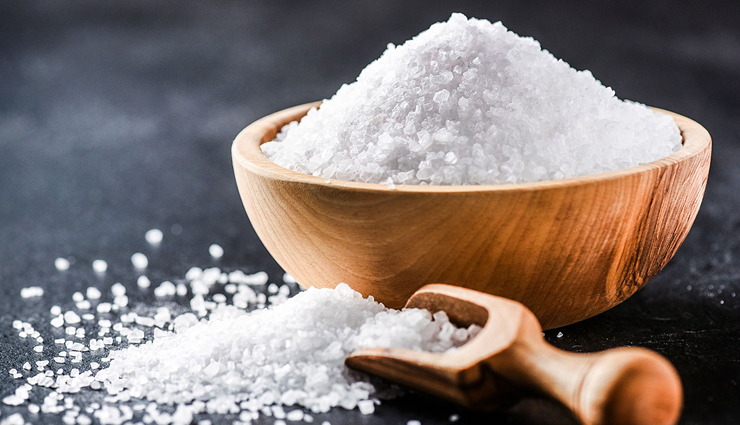 salt,apple cider vinegar,vacuum,dry the bedding,yogurt,dog itchy skin,natural ways to treat dog itchy skin,dog care tips,household tips