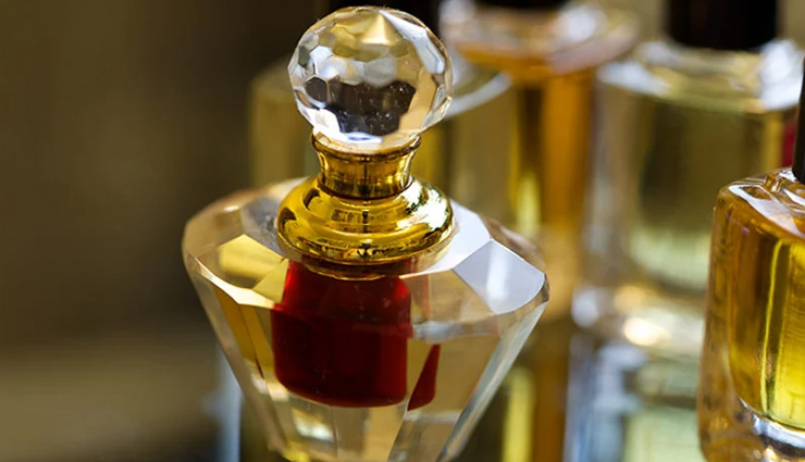 इत्र के इन टोटकों की मदद से आप जीवन में ला सकतें है खुशियाँ