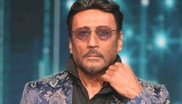 ब्रेकअप के बाद खुश नजर आई दिशा पाटनी, देर रात घर से निकलकर बाटे लड्डू, वीडियो हुआ वायरल dishal patani,disha patani breakup,disha patani tiger shroff,disha patani breakup tiger shroff,disha patani hot video,disha patani videos,disha patani new movie,disha patani hot dress,entertainment