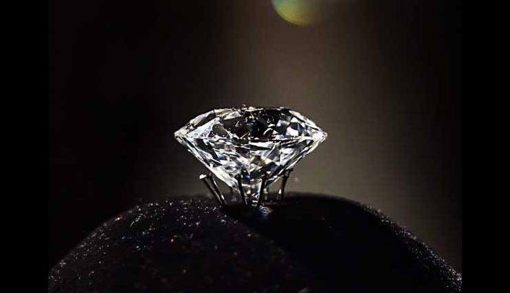 साइज में कोहिनूर से दोगुना है यह हीरा, कीमत 900 करोड़ रुपये