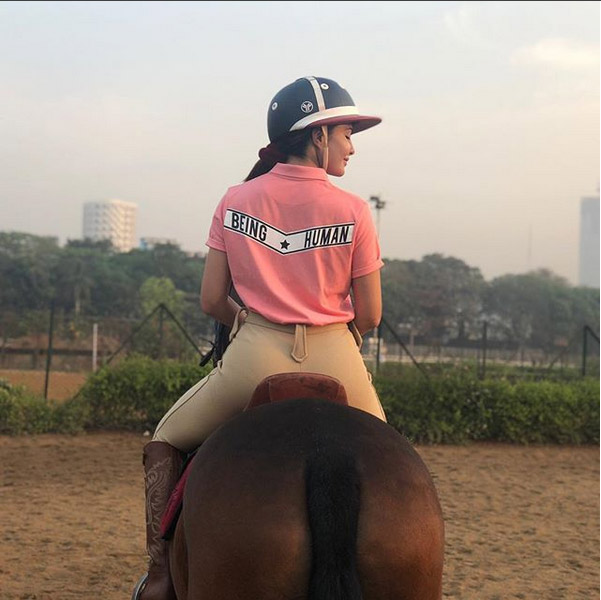 jacqueline fernandez horse riding,hot pics of jacqueline fernandez,jacqueline fernandez,entertainment news