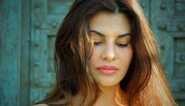 PICS- Jacqueline Fernandez's picture with lovebirds Varun Dhawan and Natasha Dalal is all things happy 