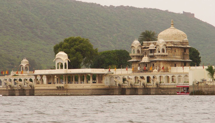 beautiful places in udaipur,top attractions in udaipur,udaipur sightseeing spots,best places to visit in udaipur,udaipur travel guide,scenic spots in udaipur,udaipur tourist destinations,must-see in udaipur,udaipur lakes and palaces,cultural sites in udaipur