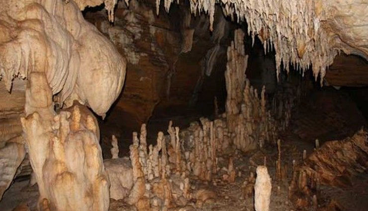 jagdalpur,tourist attractions in  jagdalpur,places to visit in  jagdalpur,chitrakote falls,teerathgarh falls,kotumsar cave,kailash cave,bhainsa darha,kanger dhara