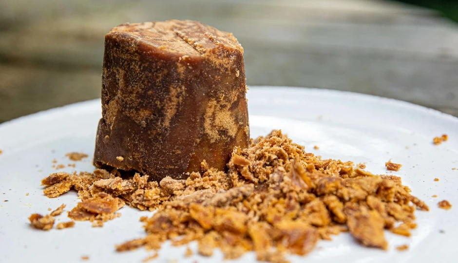 ज्यादा गुड़ खाने से हो सकते हैं ये 7 नुकसान, जानें डाइट में कितना करें शामिल