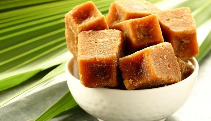 jaggery vs honey,health benefits of jaggery,health benefits of honey,jaggery and honey comparison,natural sweeteners benefits,jaggery vs honey health,jaggery vs honey nutrition