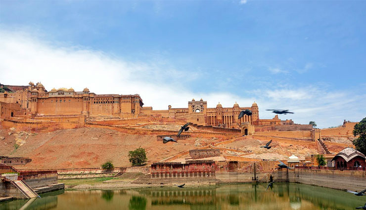 indian forts,tourism,agra,agra fort,red fort,delhi,himachal pradesh,gwalior fort,chittorgarh fort,kila,kumbhalgarh fort,rajasthan,mehrangarh fort,travel,holidays,travel guide,india tourism