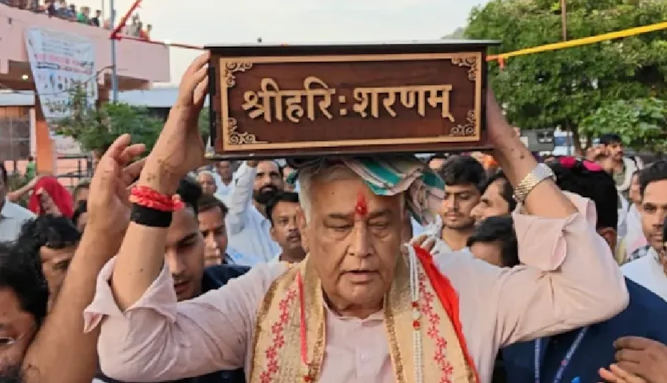 जयपुर हादसे के शोक में डॉ. किरोड़ी लाल मीणा ने सादगी से मनाया जन्मदिन, संतों से लिया आशीर्वाद जयपुर हादसे के शोक में डॉ. किरोड़ी लाल मीणा ने सादगी से मनाया जन्मदिन, संतों से लिया आशीर्वाद