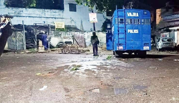 जयपुर : तनाव, सड़क पर भारी मात्रा में पुलिस, इंटरनेट बंद, धारा 144, तस्वीरें