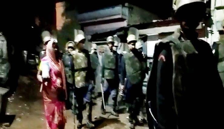 rajasthan,jaipur,section 144 imposed,lathicharge,vehicles damaged in jaipur,violent stir in jaipur,jaipur news,news,news in hindi