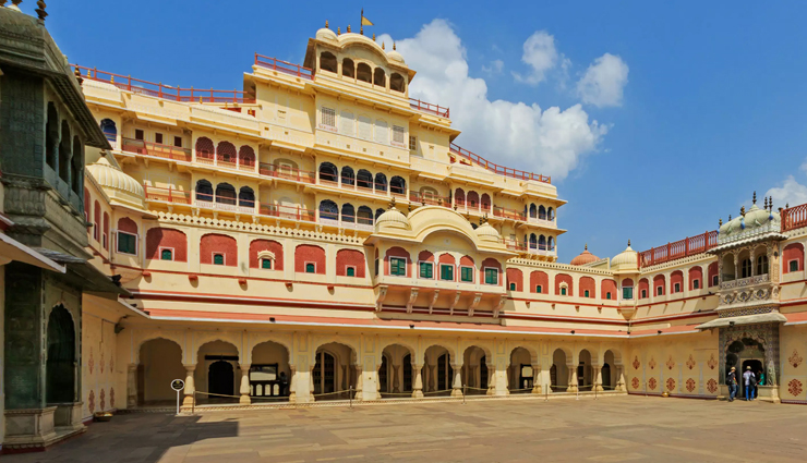 famous monuments to visit in jaipur,jaipur,amber fort,city palace,Hawa Mahal,jal mahal,sisodia rani garden,jantar mantar,albert hall museum,Nahargarh Fort,jaigarh Fort,birla temple