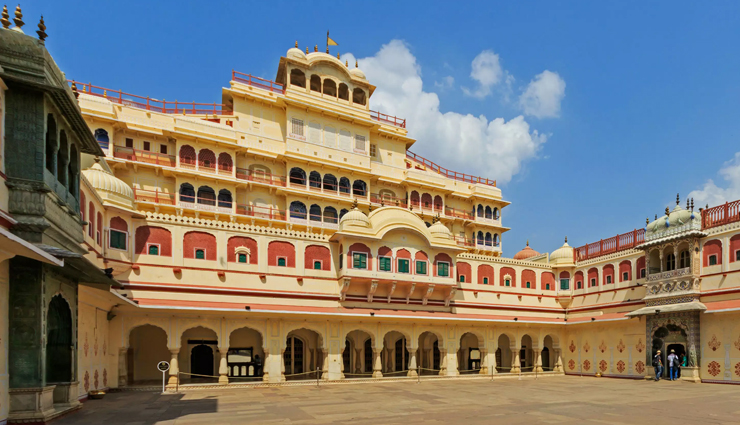 jaipur,places to visit in jaipur,tourist attraction in 6 places you must visit in jaipur,Hawa Mahal,city palace,amer fort,jal mahal,jaigarh Fort,albert hall museum