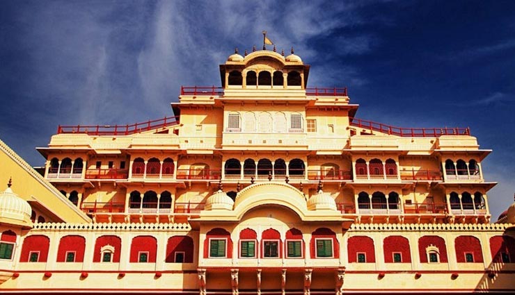 jaipur,places to visit in jaipur,tourist attraction in jaipur,Hawa Mahal,city palace,amer fort,jal mahal,jaigarh Fort,albert hall museum