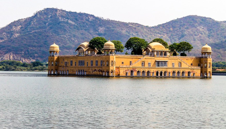 jaipur,places to visit in jaipur,tourist attraction in 6 places you must visit in jaipur,Hawa Mahal,city palace,amer fort,jal mahal,jaigarh Fort,albert hall museum