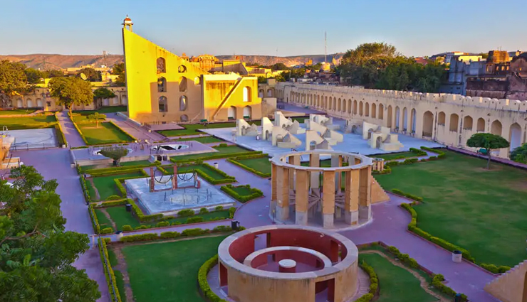 famous monuments to visit in jaipur,jaipur,amber fort,city palace,Hawa Mahal,jal mahal,sisodia rani garden,jantar mantar,albert hall museum,Nahargarh Fort,jaigarh Fort,birla temple