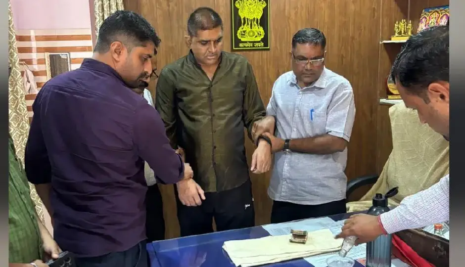 जयपुर में 50 हजार रुपये की रिश्वत लेते पुलिस निरीक्षक गिरफ्तार, लॉकर से 5.25 किलो चांदी और 20 तोला सोना मिला