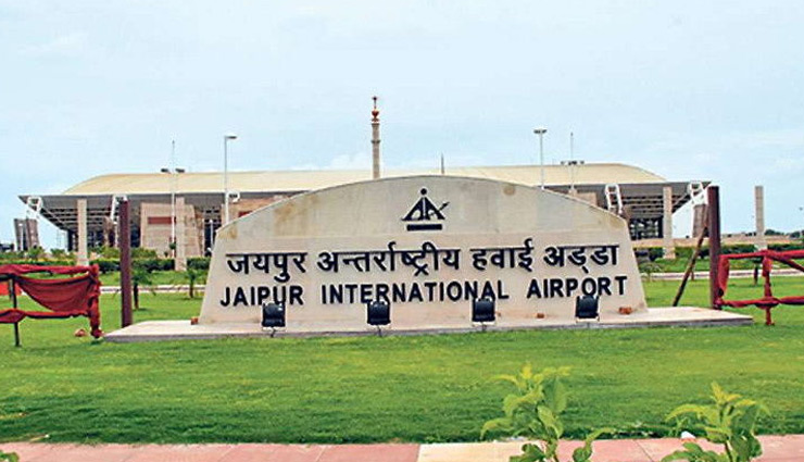 वाराणसी जाने के लिए जयपुर एयरपोर्ट पहुंचा कोरोना संक्रमित, मचा हड़कंप 