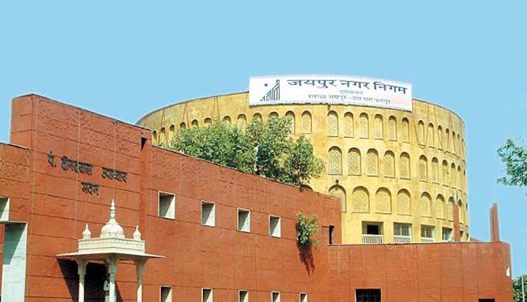 जयपुर : विकास कार्य नहीं हाेने से नाराज बीजेपी पार्षदों ने अपने ही बाेर्ड के खिलाफ दिया धरना