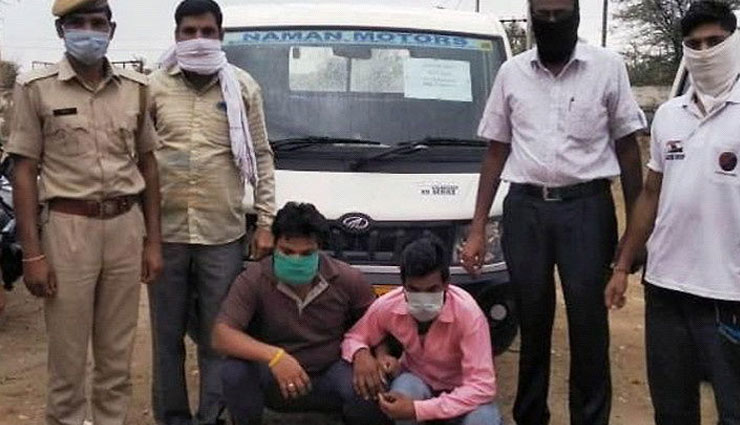 राजस्थान / जयपुर में सब्जियों की आड़ में बेच रहे थे शराब, पुलिस ने 65 पव्वे बरामद किए गए, दो गिरफ्तार