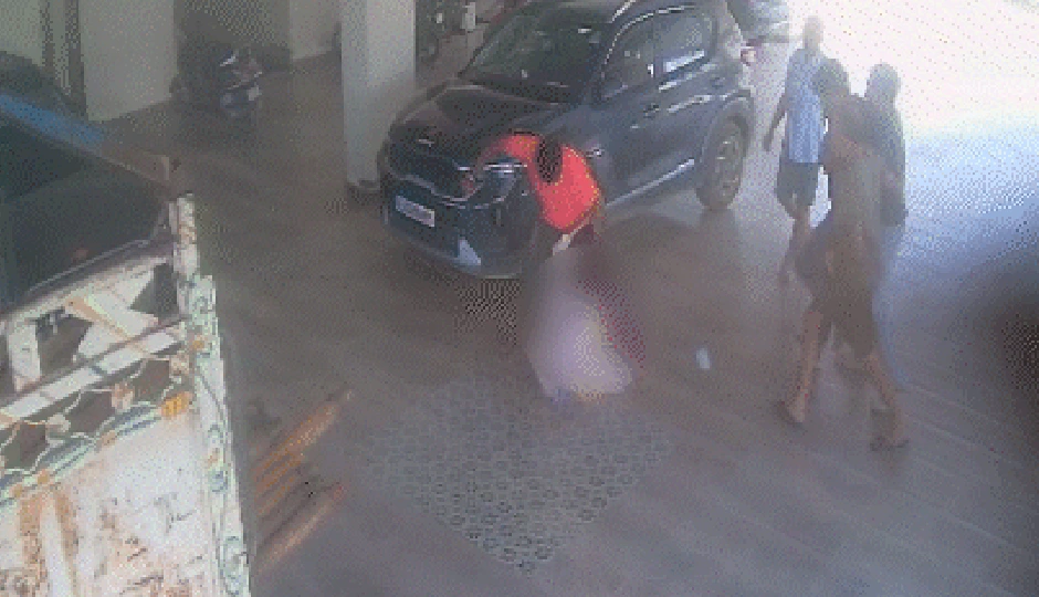 जयपुर: अपार्टमेंट में युवती पर दो युवकों ने किया हिंसक हमला, बाल खींचकर जमीन पर गिराया, थप्पड़-घूंसे मारे