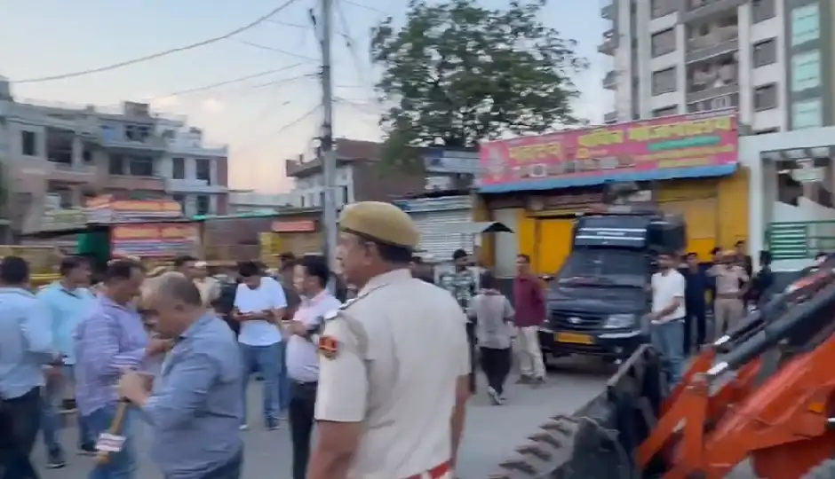 जयपुर में आज बड़ा बुलडोजर अभियान, मस्जिद से लेकर मंदिर तक 5 धार्मिक ढांचों पर कार्रवाई; इंटरनेट बंद, सुरक्षा के अभूतपूर्व इंतजाम