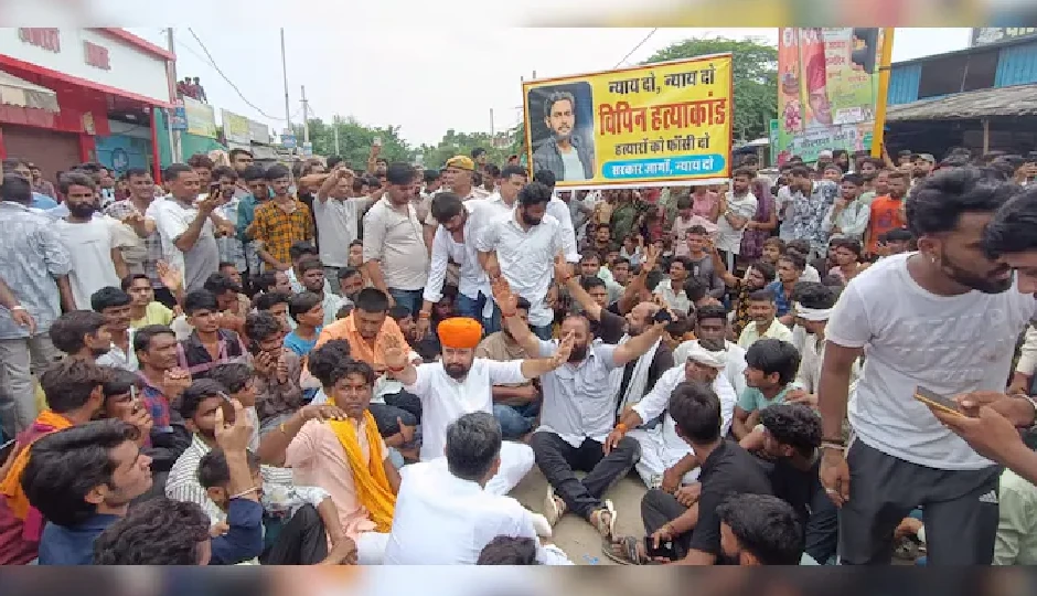 जयपुर में युवक की हत्या के बाद बवाल, सड़कों पर उतरे लोग, पुलिस ने किया लाठीचार्ज