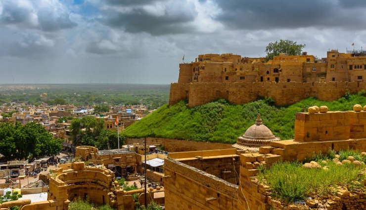 beautiful locations in rajasthan,must-visit places in rajasthan,top destinations in rajasthan,rajasthan travel guide,jaipur attractions,pushkar pilgrimage,jodhpur blue city,bikaner camel festival,jaisalmer desert festival,ranthambore national park,nagaur festival,pali rajasthan,udaipur lakes,kumbhalgarh fort