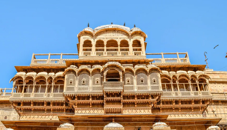jaisalmer,places to visit in jaisalmer,tourist attraction in jaisalmer,jaisalmer fort,bada bagh,pokhran fort,jain temples,kotharis patwaon-ki-haveli,jaisalmer war museum
