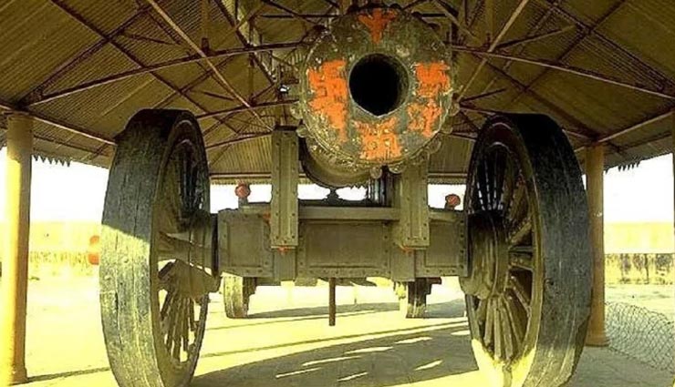 weird news,weird information,weird cannon,jaigarh Fort