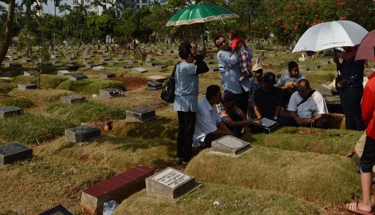 weird news in hindi,jakarta,cemeteries,indonesia ,इंडोनेशिया,जकार्ता